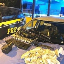 Motorista é preso com granadas e fuzil após perseguição - PRF/Divulga&ccedil;&atilde;o