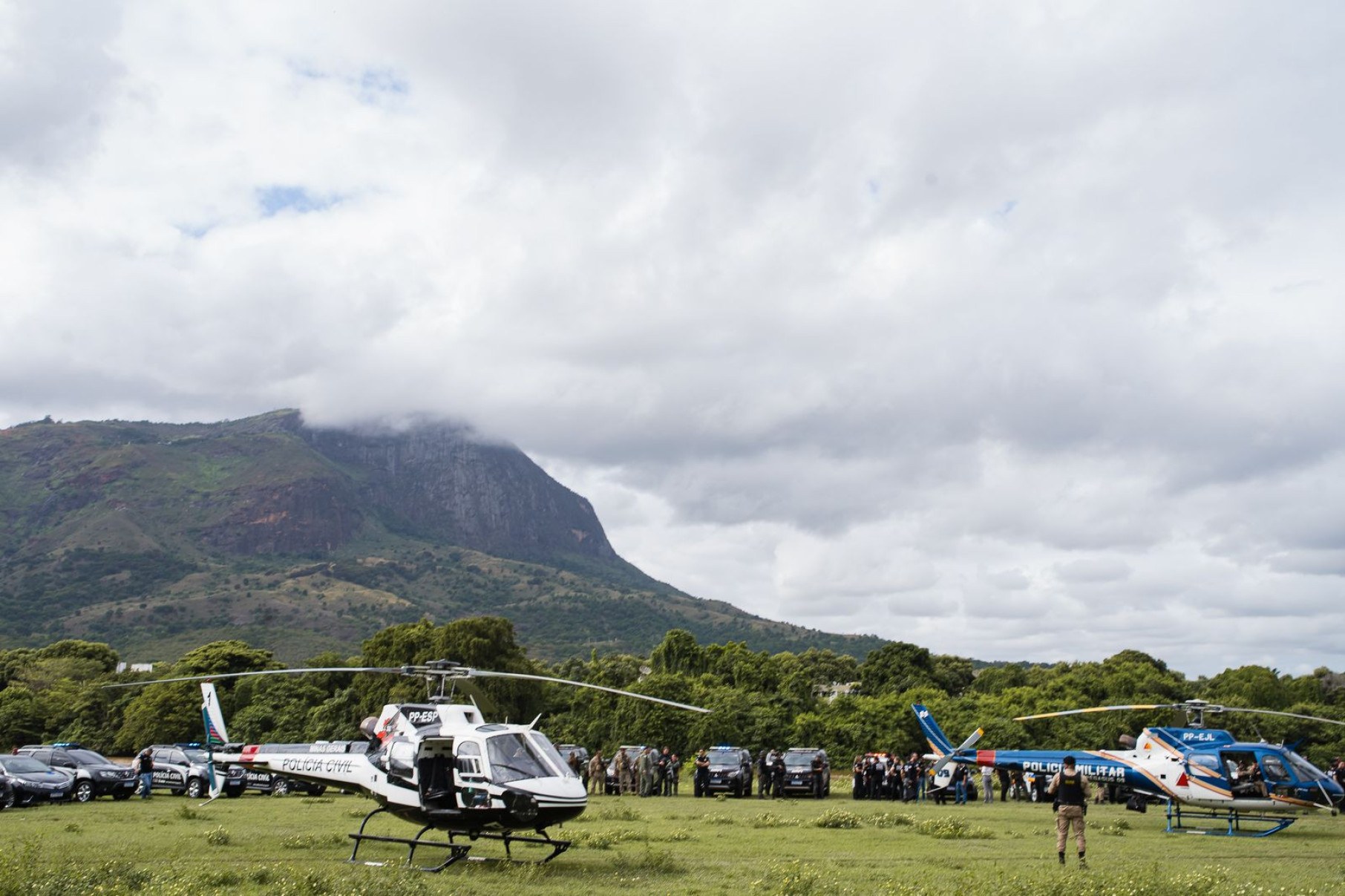 Operação contou com a participação de mais de 300 policiais civis e militares, com apoio aéreo da PCMG e da PMMG Operação contou com a participação de mais de 300 policiais civis e militares, com apoio aéreo da PCMG e da PMMG