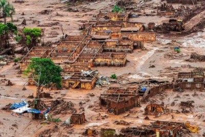 Lama e rejeitos destruíram os povoados de Bento Rodrigues e Paracatu de Baixo em Mariana, Gesteira, em Barra Longa
 -  (crédito: Platobr)