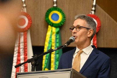 Zema gasta o tempo na defesa das pautas bolsonaristas nas redes sociais e em viagens fora do estado para eventos ligados a grupo bolsonaristas e assemelhados -  (crédito: LEANDRO COURI/EM/D.A.PRESS)