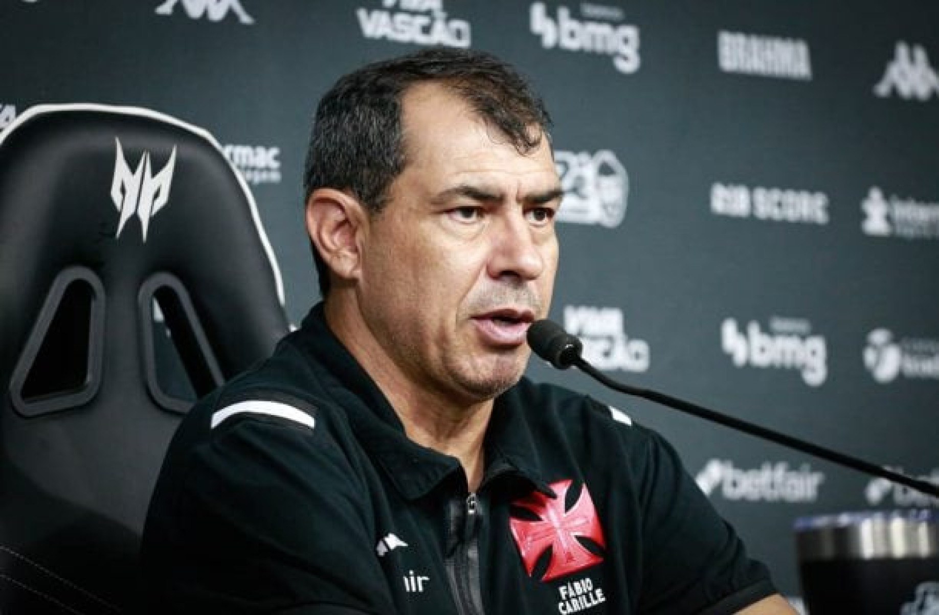 Carille afirma que vaia da torcida ‘não está ajudando’ o Vasco