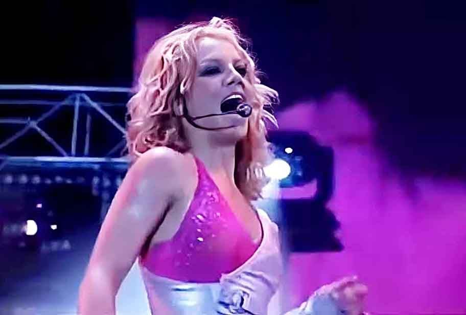 Para a autora, a trajetória de Britney Spears nos anos 2000 serve como um alerta para todos que vieram depois.