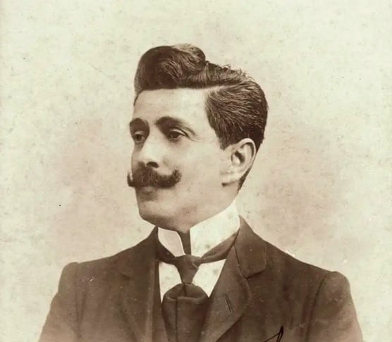 Ernesto Nazareth: Era conhecido como o "Poeta do Piano", com suas valsas e polcas que encantaram o mundo. Algumas de suas composições mais conhecidas incluem "Odeon", "Brejeiro" e "Apanhei-te, Cavaquinho".