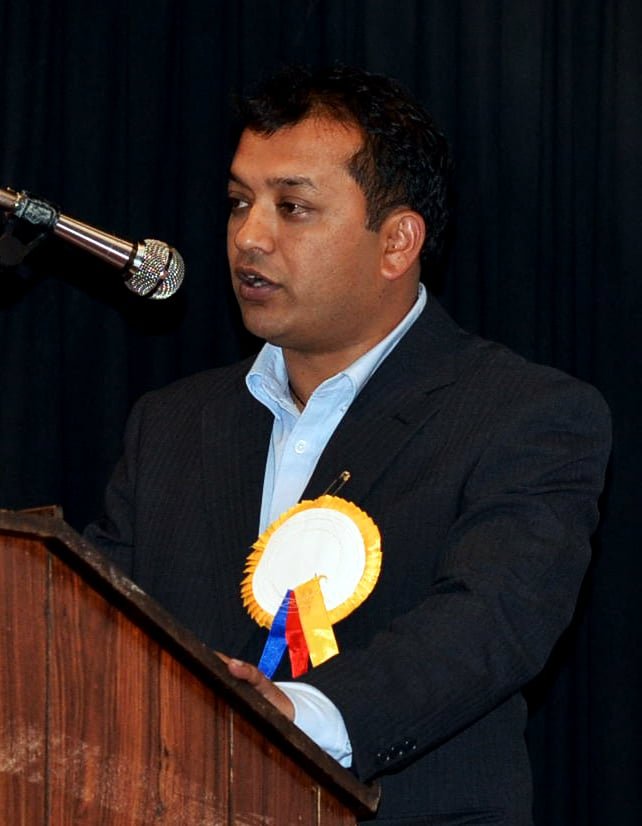 A decisão foi questionada por Gagan Thapa, um líder sênior do Congresso do Nepal e membro do governo de coligação.-wikimedia commons Ashishlohorung