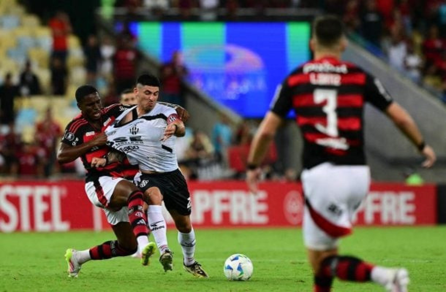 Flamengo desperdiça chances e perde para o Central Córdoba no Maracanã
