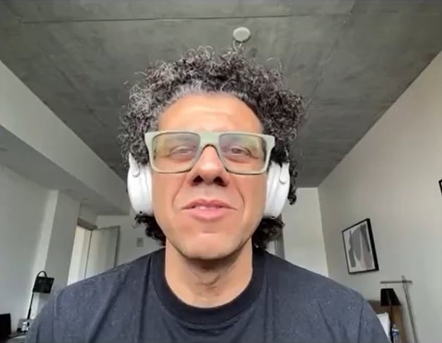 "Eu recebo essa notícia como uma coisa justa, o reconhecimento da importância desse gênero pra cultura do Brasil. É importante dizer que quando isso acontece, o Estado passa a ter um cuidado maior com o Choro, ou seja, é uma maneira que a gente encontra de dar proteção, de continuar divulgando esse gênero", afirmou o músico.