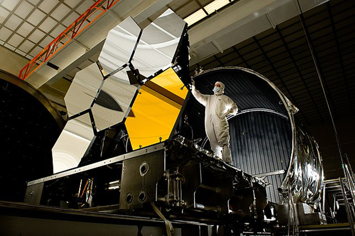 Estima-se que o Hubble deixe de funcionar entre 2030 e 2040. Por isso, a NASA já preparou um substituto, o Telescópio Espacial James Webb, lançado em dezembro de 2021. 