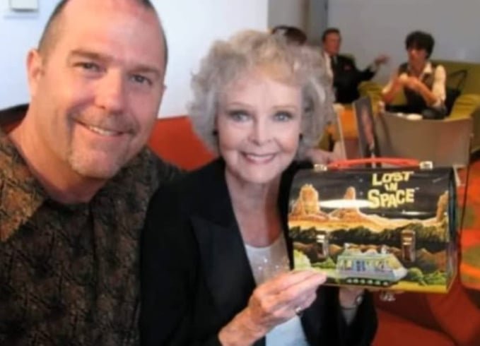 June Lockhart - 99 anos - A atriz estreou profissionalmente com oito anos no Metropolitan Opera, de Nova York. Além disso, seus principais trabalhos foram nas séries televisivas "Lassie" e "Perdidos no Espaço", na qual interpretou Maureen Robinson.