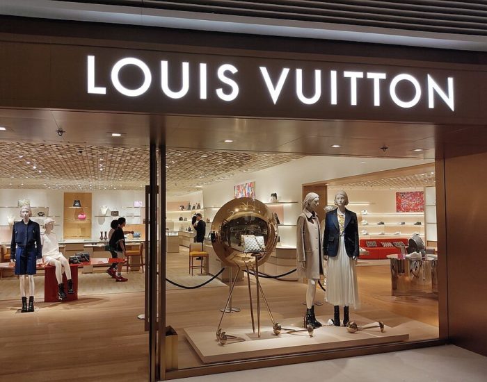 A MISCHF utilizou um design da marca Louis Vitton para desenvolver a bolsa, embora tenha assumido que não pediu permissão à empresa. Sobre isso, o diretor criativo Kevin Wiesner debochou: "somos grandes na escola 'peça perdão, não permissão'".