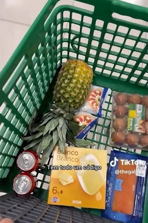 "Outro dia acabei indo ao supermercado nesse horário, mas foi pura coincidência. Queria realmente comprar um abacaxi, mas fiquei com receio e acabei não levando porque tinha muita gente jovem naquele corredor", contou a brasileira Jennyffer Moreira à BBC.
