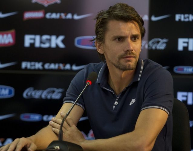 Em 2013, o jogador de futebol Paulo André leiloou vinte itens entre quadros, luvas do goleiro do time e a prancheta utilizada pelo técnico no Mundial de Clubes.