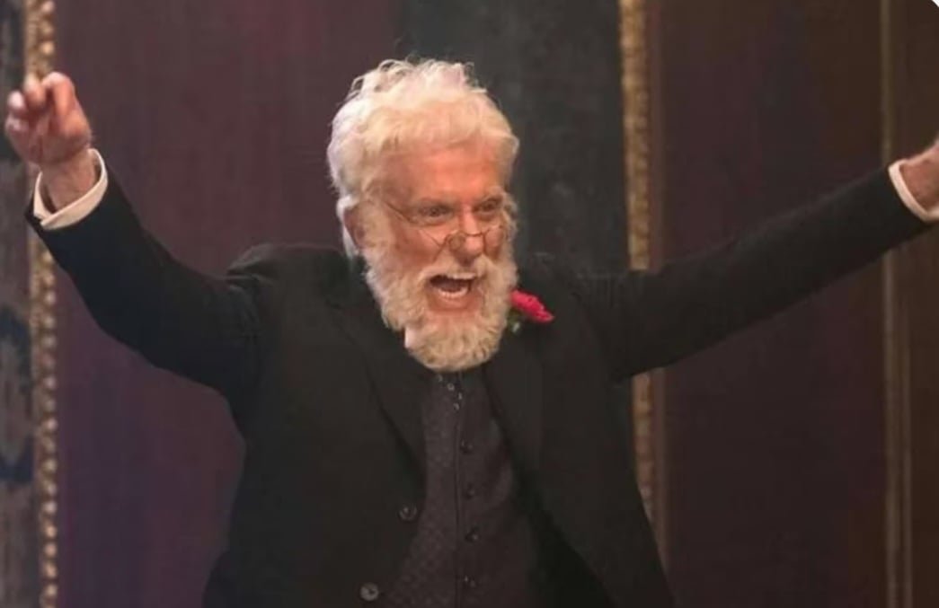 Dick Van Dyke - 99 anos - O ator recebeu vários prêmios, incluindo um Globo de Ouro, Tony, Grammy, um Daytime Emmy e quatro Primetime Emmys. Ele estrelou os musicais "Bye Bye Birdie" (1963), "Mary Poppins" (1964) e "Chitty Chitty Bang Bang" (1968).