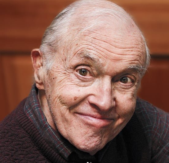 Terry Kilburn - 98 anos - Nascido em Londres, mudou-se para Hollywood, nos Estados Unidos, aos 10 anos de, e é mais conhecido por seus papéis como ator infantil durante a Era de Ouro de Hollywood, em filmes como A Christmas Carol (1938) e Adeus, Mr. Chips (1939) no final dos anos 1930.