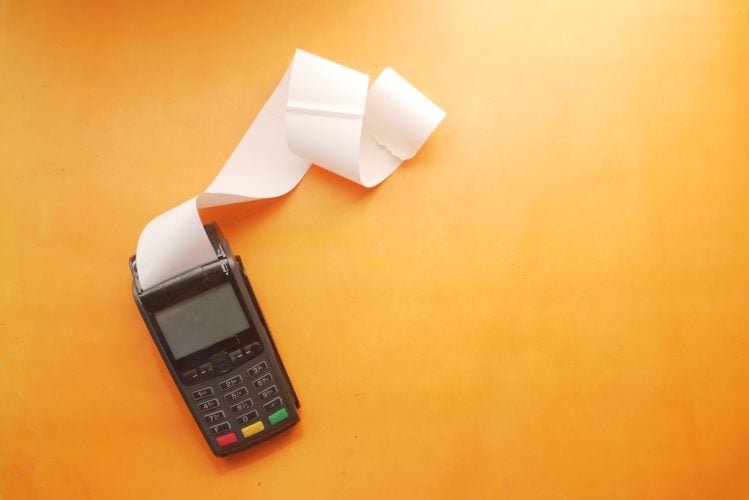 AlÃ©m disso, na Dinamarca, a taxa de serviÃ§o normalmente jÃ¡ Ã© incluÃ­da na conta dos hotÃ©is e restaurantes. 