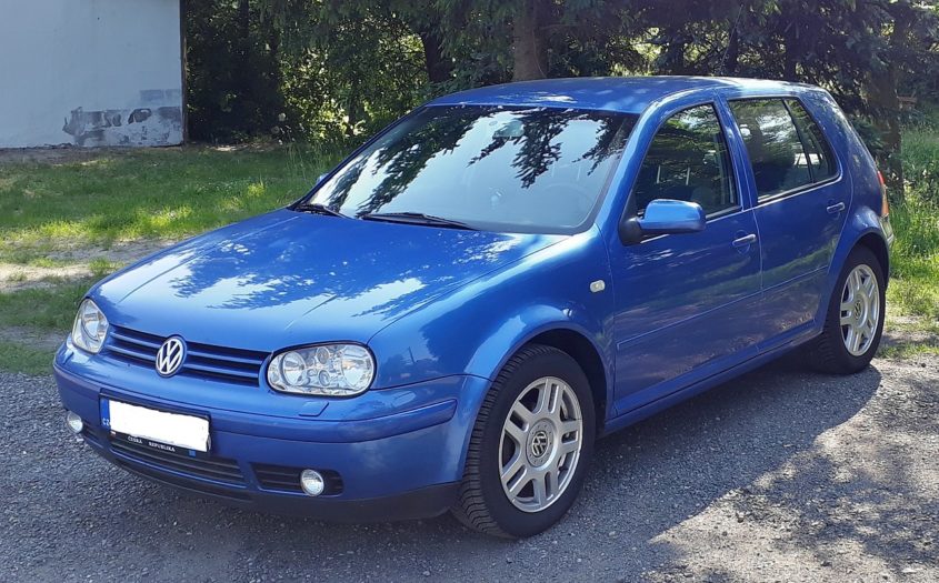 Um dos itens mais curiosos já vendidos em leilões foi um Volkswagen Golf fabricado em 1999, por €188.938,88 (equivalente a mais de R$ 600 mil).