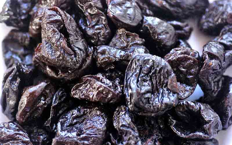 Ameixas secas: SÃ£o uma boa fonte de fibras, potÃ¡ssio e vitamina B6. As ameixas secas podem ser consumidas como lanche, adicionadas a cereais ou saladas, ou usadas em receitas de sobremesas.