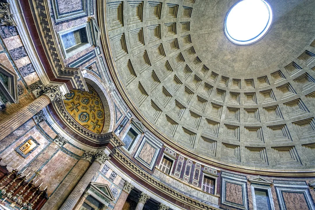 Cúpula do Panteão ( Roma, Itália) - Feita em concreto maciço, sem reforço, é uma das maiores do mundo e permanece intacta há quase dois milênios. O óculo central cria um efeito de iluminação natural, que confere um ar místico e espiritual ao espaço interior, onde há sarcófagos de grandes personalidades, como o pintor Rafael Sanzio
