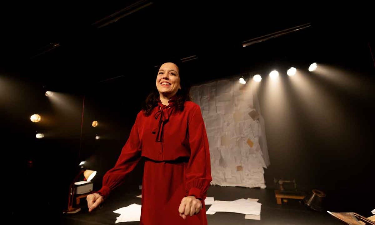 Sara Antunes assina texto e direção do espetáculo Sara Antunes assina texto e direção do espetáculo
