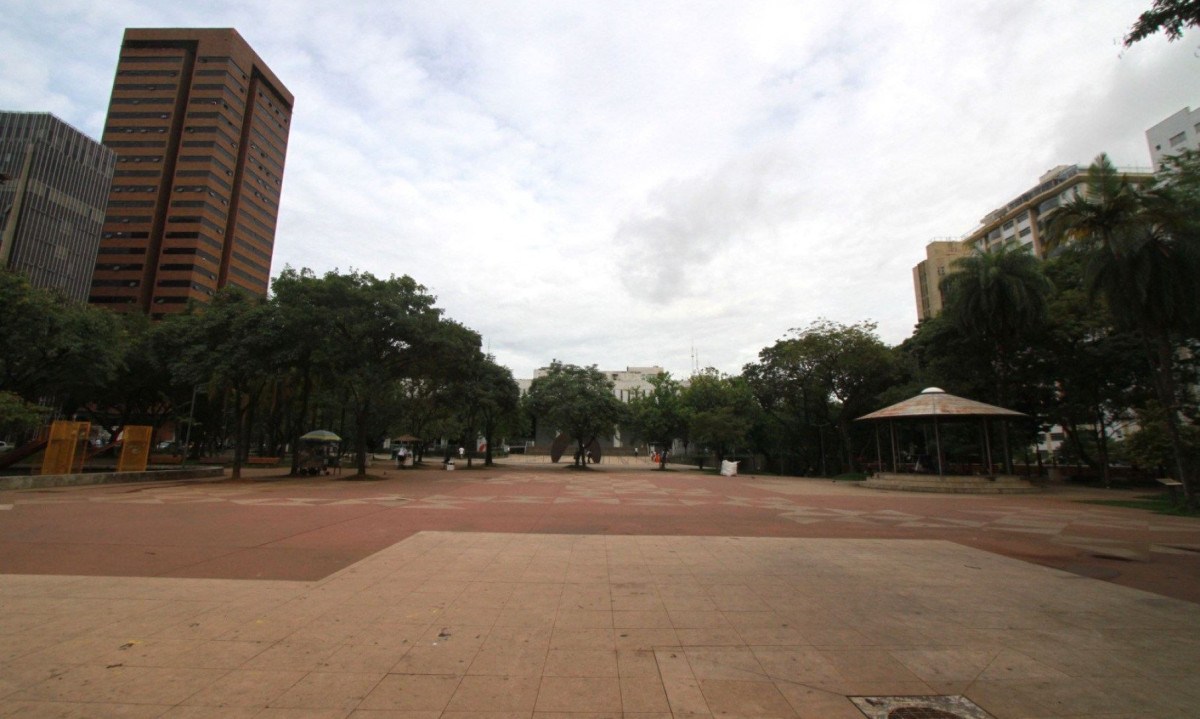Público deixou de visitar a Praça da Assembleia desde que mensagens sobre uma suposta infestação de escorpiões começaram a circular nas redes sociais -  (crédito: Edesio Ferreira/EM/D.A Press)