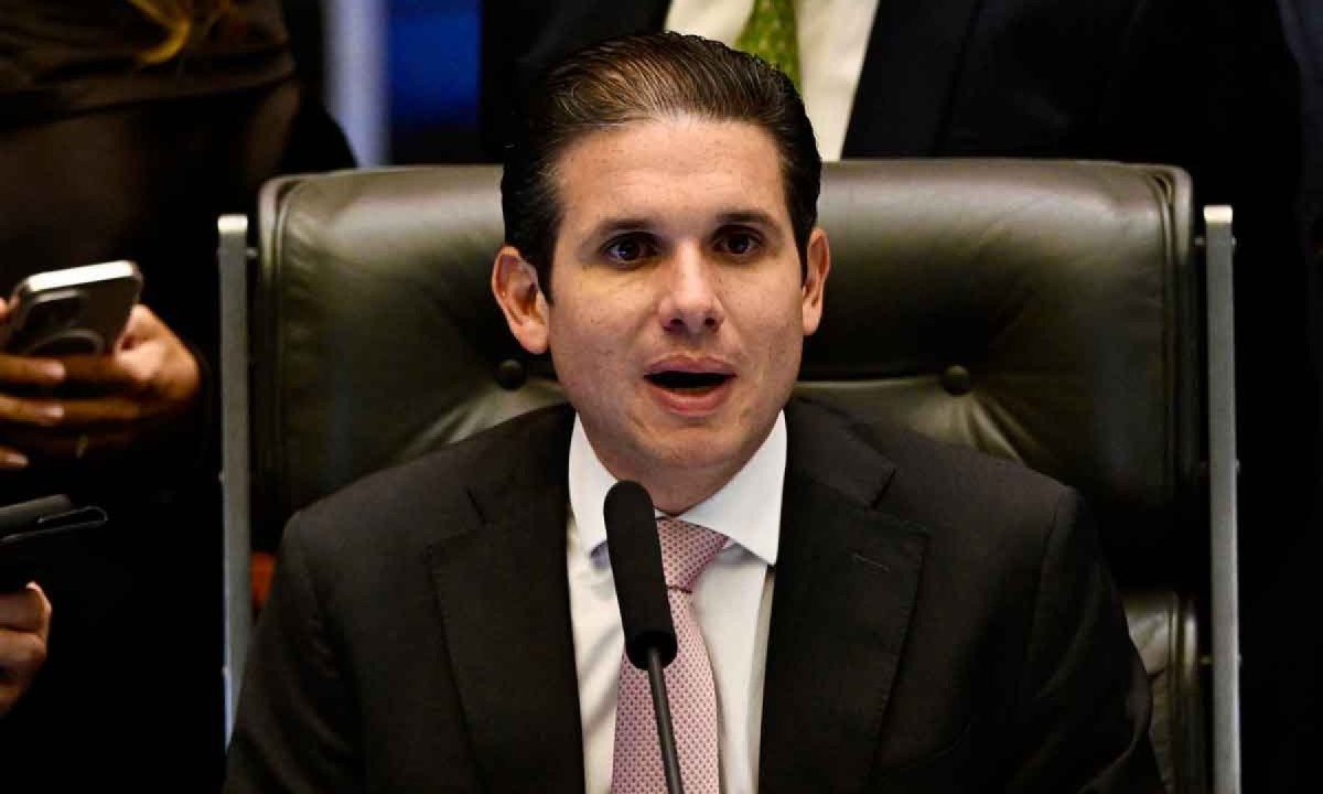 Hugo Motta sofre pressão para votar projeto da anistia a golpistas - (crédito: EVARISTO SÁ/AFP) Hugo Motta sofre pressão para votar projeto da anistia a golpistas - (crédito: EVARISTO SÁ/AFP)