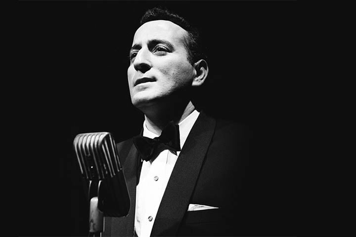 Tony Bennett - Ícone da música romântica e do jazz, chegou a ser classificado por Frank Sinatra como o maior cantor do mundo. Iniciou a carreira nos anos 50 e ganhou fama ao interpretar clássico do cancioneiro americano. 
