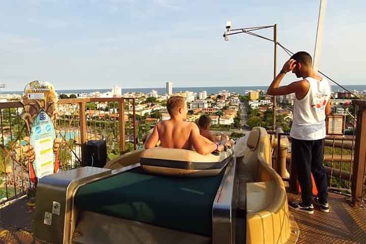 Esta inclinação de jangada em linha de 4 pessoas tem uma inclinação impressionante de 60 graus para sua queda. Múltiplas fontes registram esta inclinação de água sendo de 40.2 metros, enquanto outras em 42 metros.