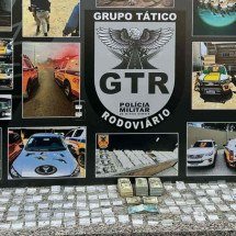 Idoso é preso em rodovia da Grande BH transportando diamantes e dólares - Reprodu&ccedil;&atilde;o PMMG 8&ordf; Cia. T&aacute;tico Rodovi&aacute;ria