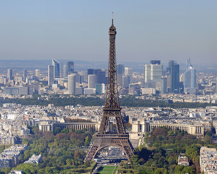 A altura em que a cápsula se encontrava chega a ser quase do tamanho da Torre Eiffel ou do One Tower – prédio mais alto do Brasil.