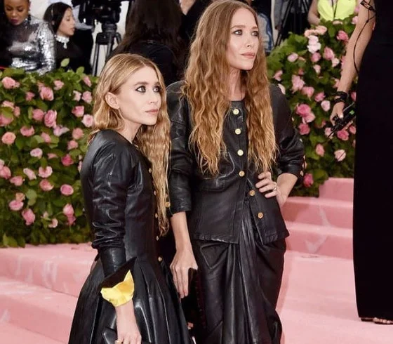 Ashley Olsen e Mary-Kate Olsen - As irmãs americanas, nascidas em 13/6/1986, atuaram juntas diversas vezes quando eram crianças ou  adolescentes, como em "As Namoradas Do Papai" e "No Pique De Nova York".