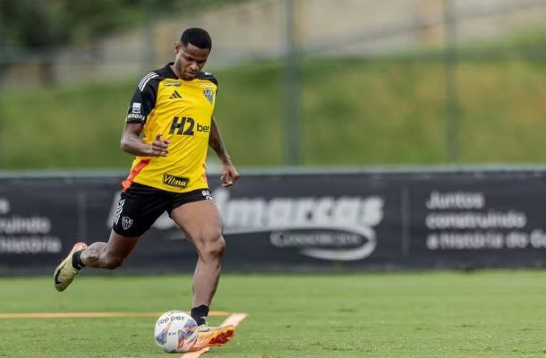 Júnior Santos tem nova lesão e desfalca Atlético na Sul-Americana