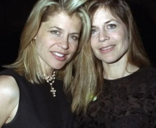 Linda Hamilton e Lesli Hamilton - Conhecida por seu papel em "O Exterminador do Futuro", como Sarah Connor, Linda tem uma irmã gêmea, Lesli, que chegou a participar de três cenas do filme.