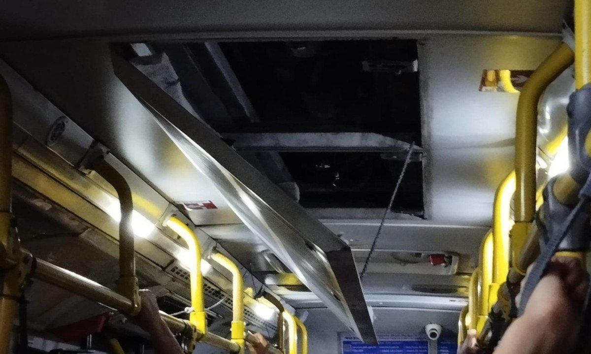 A situação do veículo de número 40569, deixou os passageiros apreensivos -  (crédito: Reprodução/redes sociais )
