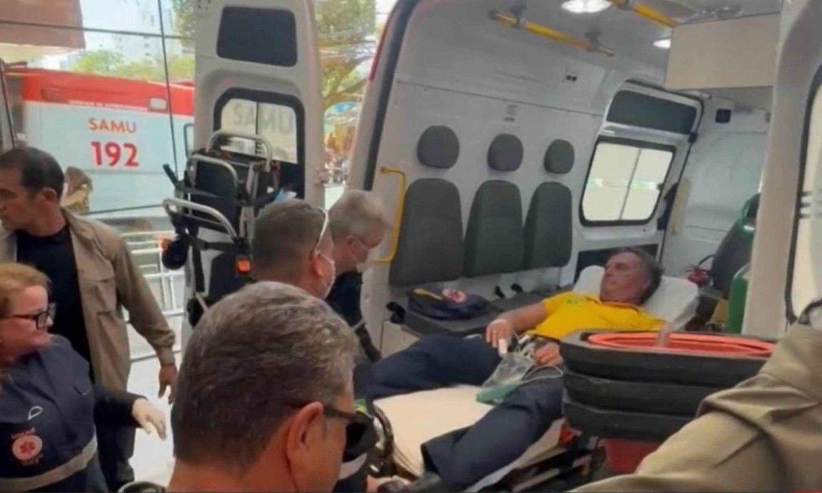 Ex-presidente Jair Bolsonaro foi atendido por ambul&acirc;ncia do Samu -  (crédito: Reprodu&ccedil;&atilde;o/Redes sociais)
