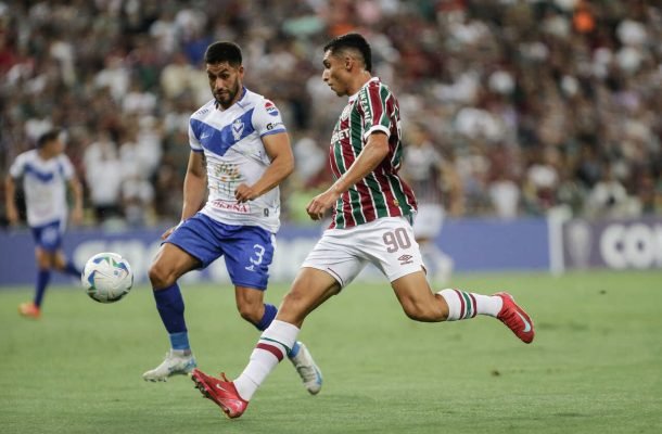 SERNA - Foi bastante acionado pela direita e deu profundidade, mas não foi eficaz nos passes. Fez um gol após aproveitar rebote do chute de Ganso. NOTA: 6,5 - Foto: Marcelo Gonçalves/Fluminense