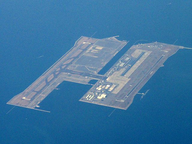 Mas, agora, engenheiros japoneses afirmam que o aeroorto já afundou 11,5 metros. E a tendência é de que desapareça em três décadas . Esforços já começaram a ser feitos , na casa de R$ 730 milhões, para tentar salvar o empreendimento. 