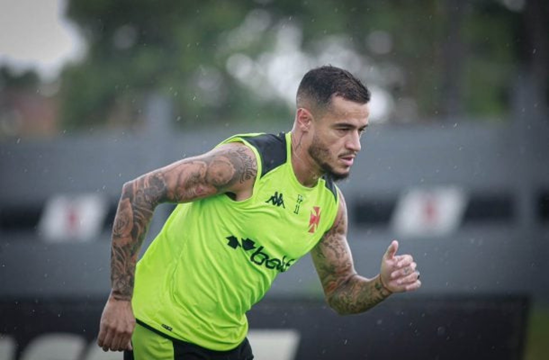 Adson e Coutinho treinam no CT do Vasco e podem enfrentar o Sport pelo Brasileirão