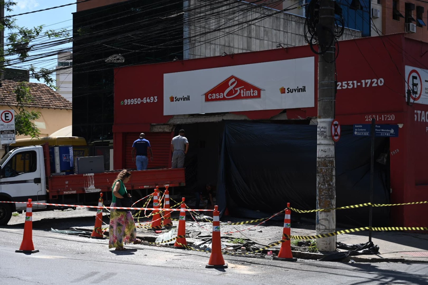 Batida entre ônibus ocorreu no cruzamento das avenidas do Contorno e Assis Chateaubriand, no Bairro Floresta, na noite dessa quinta-feira (10)