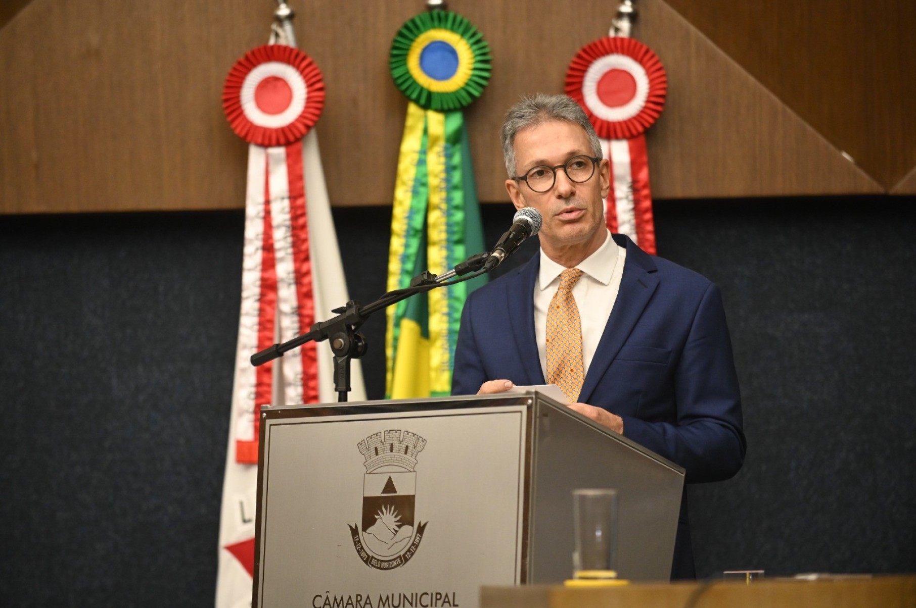 Zema sai em defesa de cabeleireira condenada: 