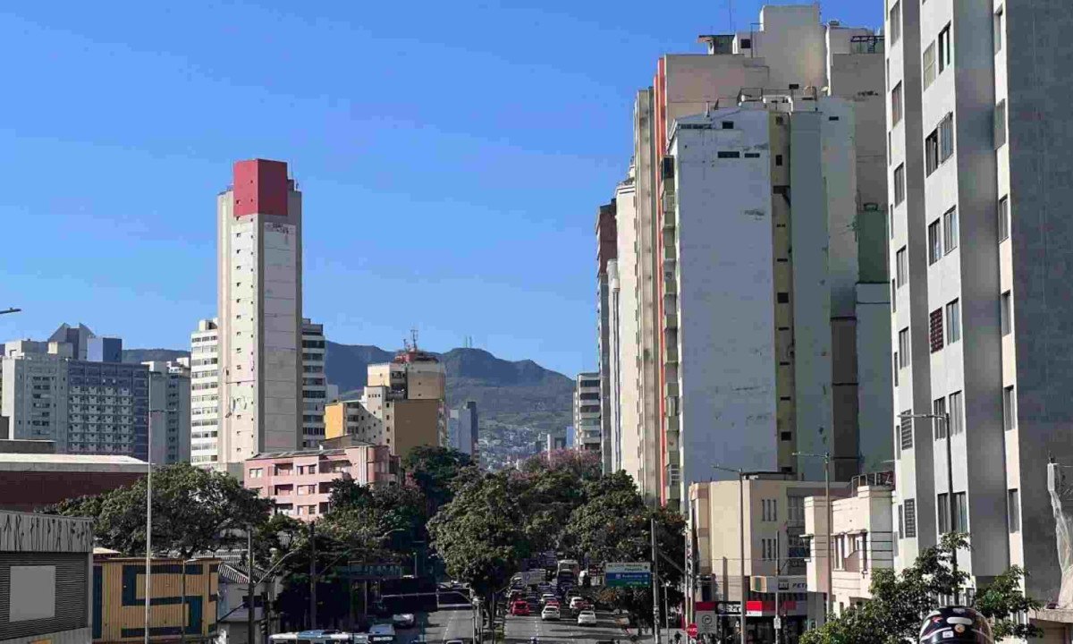 Sábado (12) em BH será de céu claro a parcialmente nublado com possibilidade de chuvas e trovoadas isoladas na parte da tarde -  (crédito: Edesio Ferreira/EM/D.A Press)