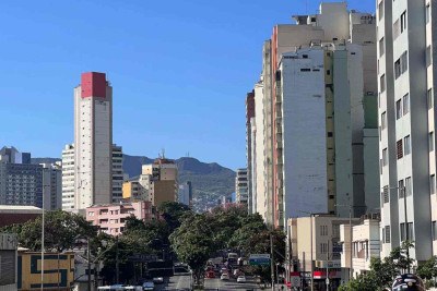 Sábado (12) em BH será de céu claro a parcialmente nublado com possibilidade de chuvas e trovoadas isoladas na parte da tarde -  (crédito: Edesio Ferreira/EM/D.A Press)