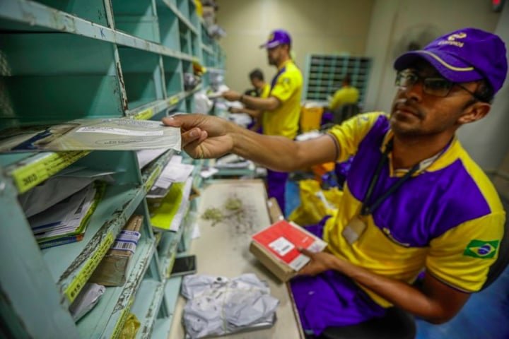 Além da redução no fluxo de encomendas, a empresa perdeu exclusividade no segmento internacional, agravando a queda nas receitas.