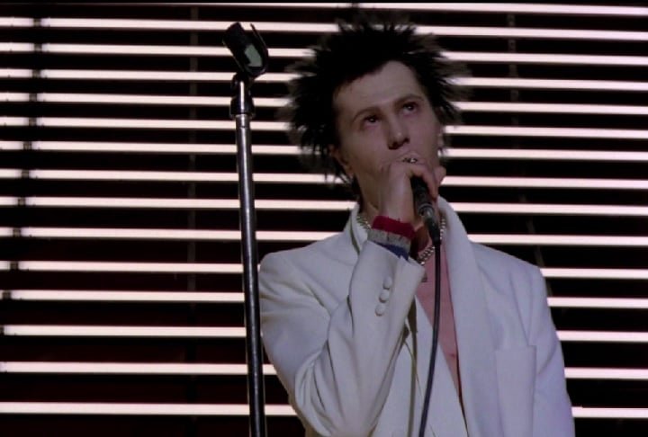 Um de seus primeiros grandes papéis foi como Sid Vicious, o icônico baixista dos Sex Pistols, no filme "Sid and Nancy, o Amor Mata" (1986).