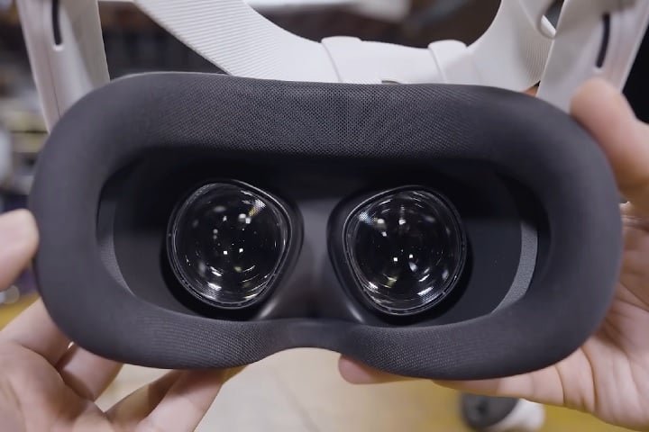 Foi apenas a partir dos anos 2010 que a tecnologia avançou o suficiente para tornar os óculos de RV viáveis, graças a melhorias em gráficos, sensores de movimento e processamento.