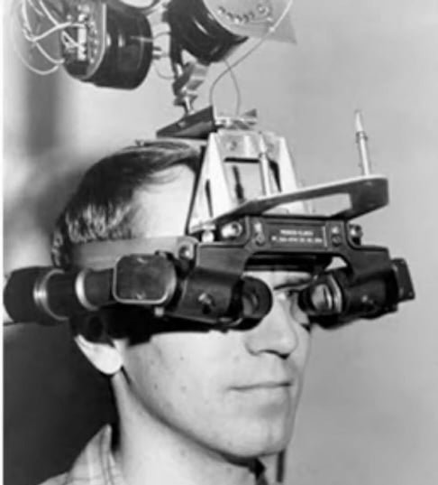 No entanto, os primeiros óculos de RV modernos surgiram apenas nas décadas seguintes, com destaque para o "Sword of Damocles" (1968), de Ivan Sutherland, um sistema pesado e rudimentar que exigia suporte mecânico.