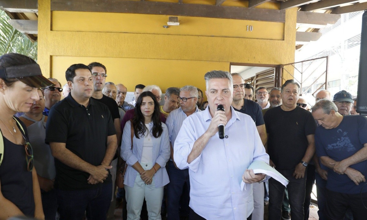 O prefeito de Belo Horizonte, Álvaro Damião (União Brasil), se reuniu com moradores e representantes da Associação dos Moradores do Bairro Belvedere (AMBB) na manhã deste domingo (13) -  (crédito: Adão de Souza)