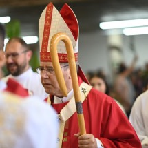 Arcebispo dom Walmor reza pela paz durante missa na catedral de BH - Leandro Couri/E.M./D.A. Press