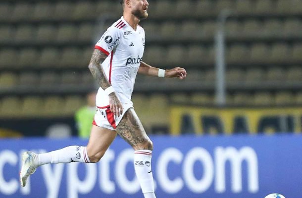 LÉO PEREIRA - Fez boa marcação para cima de Braithwaite. Não comprometeu na saída de bola. NOTA 7,0. Foto: Gilvan de Souza/Flamengo