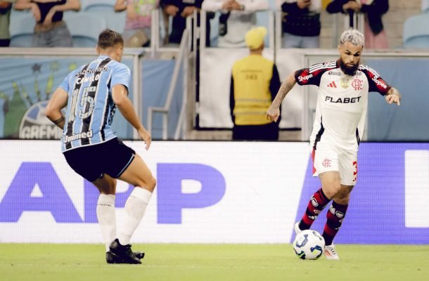 MICHAEL - Participou do primeiro gol, ainda que tenha errado o passe, visando Bruno Henrique. Soltou uma pancada para defesa de Tiago Volpi também no primeiro tempo. NOTA 6,5. Foto: Adriano Fontes/Flamengo