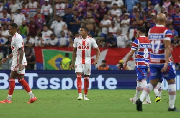 LUIS OTÁVIO - Jovem, nascido no Ceará, fez apenas seu quarto jogo na temporada. Entrou bem, com desarmes e ousadia. Numa delas, porém, quase perdeu bola perigosa. NOTA 6,5. Foto: Ricardo Duarte/Internacional