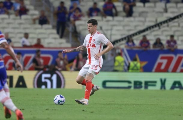 RONALDO - Entrou entre os zagueiros para poder fechar uma linha de cinco quando em posse. Conseguiu algumas roubadas de bola, mas faltou caprichar na saída de jogo. NOTA 6,5. Foto: Ricardo Duarte/Internacional